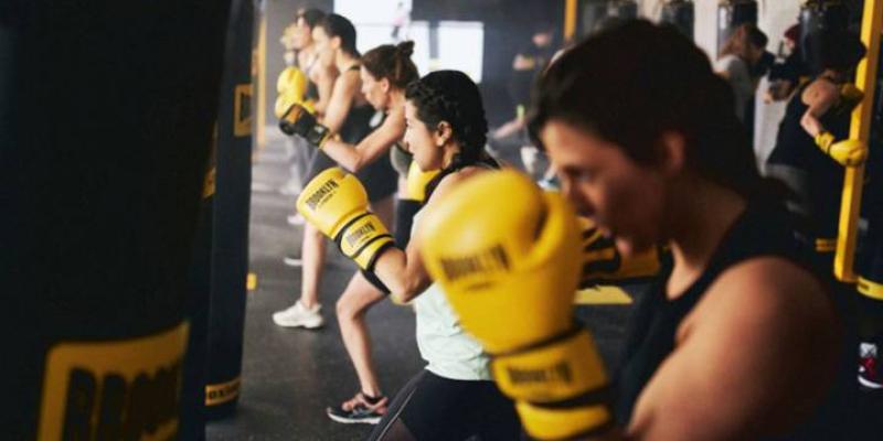 Imagen de mujeres practicando fitboxing/as.com Fitboxing entre mujeres