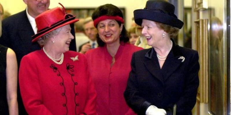 La reina Isabel II y Margaret Thatcher 