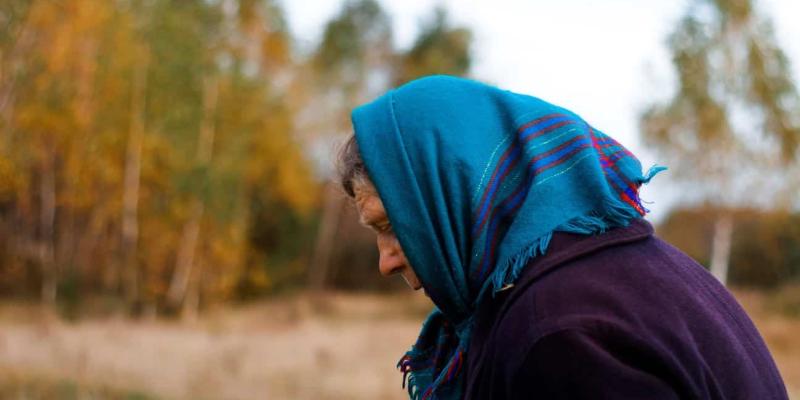 Imagen de una mujer mayor/Envatoelements Las mujeres mayores separadas sufren pobreza