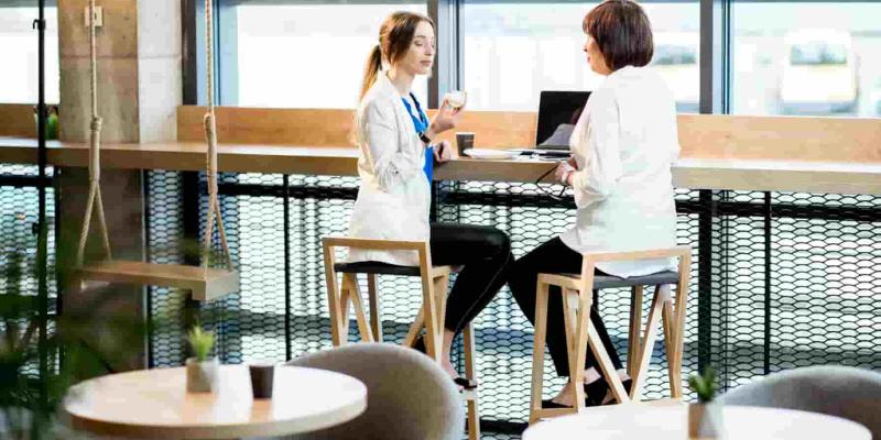 Imagen de dos mujeres empresarias/envatoelements Las mujeres crecen en el sector empresarial
