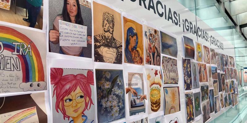 El objetivo de esta iniciativa es el de trasladar un mensaje de ánimo y esperanza al personal sanitario y a los pacientes de Covid-19 que permanecen ingresados. La Fundación Cofares lleva al hospital de Ifema un mural de dibujos solidarios.