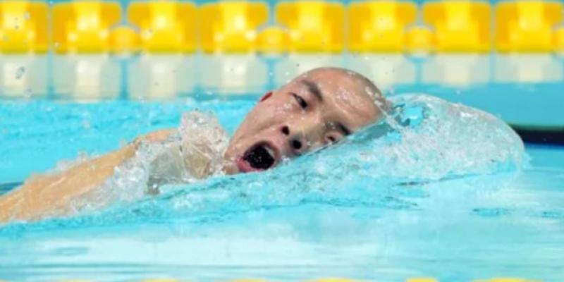 Nadador paralímpico chino Jincheng Guo, nadador chino sin brazos