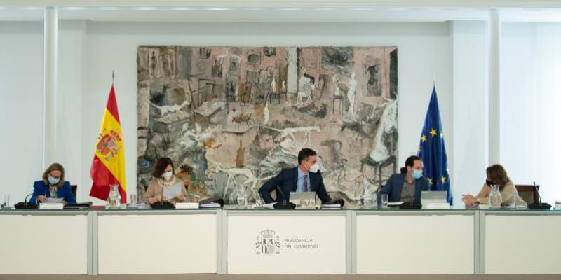 Nadia Calviño, vicepresidenta segunda Sánchez, con sus cuatro vicepresidentes | Foto: Pool Moncloa / Borja Puig de la Bellacasa