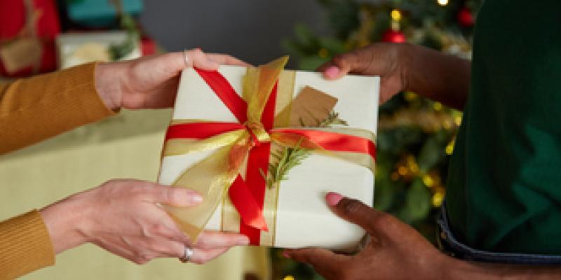 Imagen de un regalo/envatoelements Libros de autoayuda para Navidad