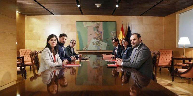 El PSOE ve “voluntad” de acuerdo en ERC tras “activar la vía política" para encauzar el "conflicto político" en Cataluña.
negociación