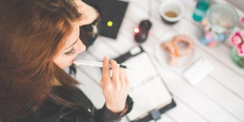 Negocio, emprendedores Persona pensando en crear su propio negocio