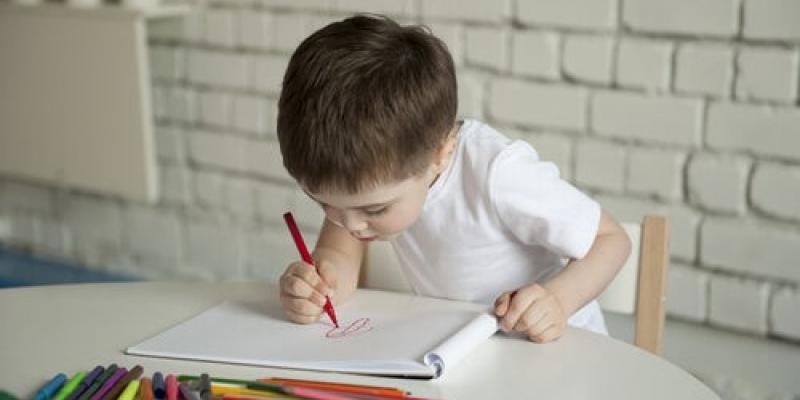 La academia de dibujo y pintura La maleta de caracol ha propuesto durante el aislamiento la iniciativa #YoElijoPintarEnCasa. Actividades creativas y artísticas para niños en casa.