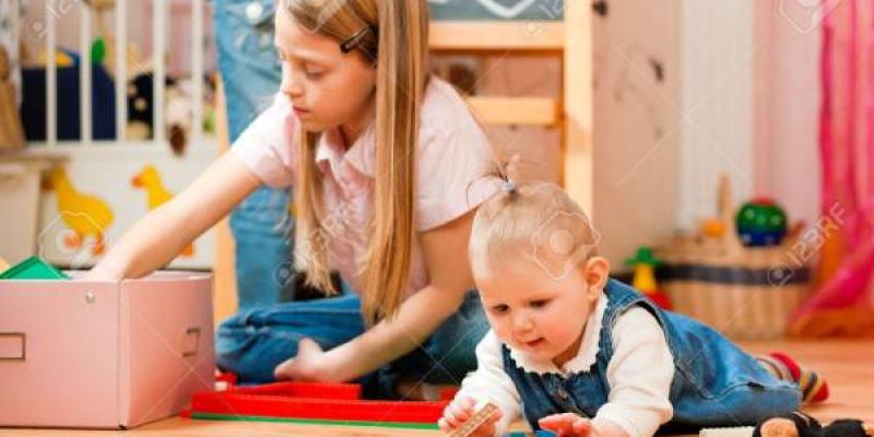 Niños jugando en casa