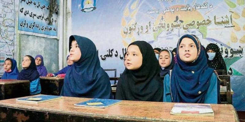 Imagen de niñas afganas en el colegio/La Vanguardia Las niñas afganas se quedan sin educación secundaria