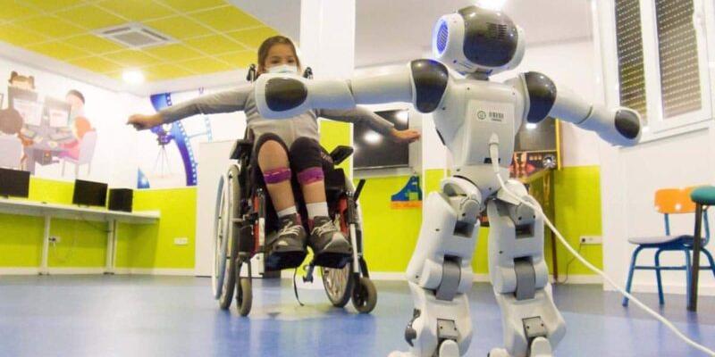 Rehabilitación de lesión medular/ HNPT Inrobics con una niña con lesión medular