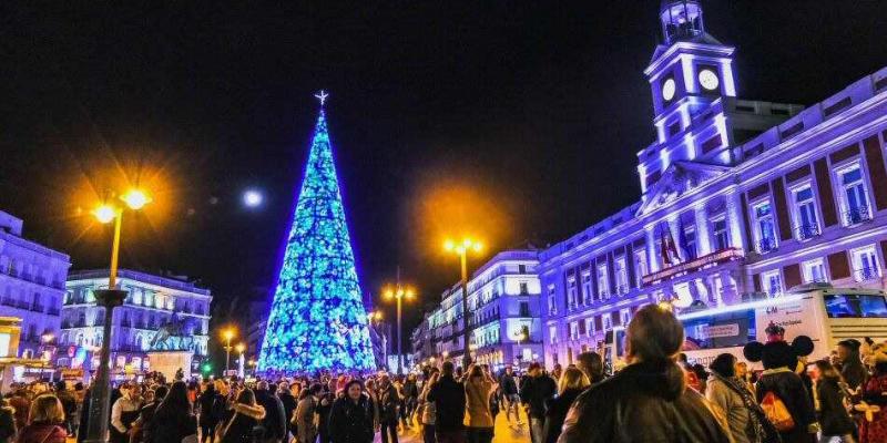 La ciudadanía con movilidad reducida tendrá su acceso por la Calle Marqués Viudo de Pontejos hacia la calle Correo para ser ubicada en la zona reservada. Nochevieja en la Puerta del Sol / Archivo EFE