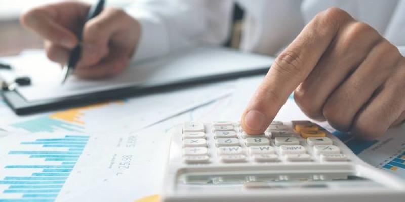 (iStock) Cálculo de impuestos.