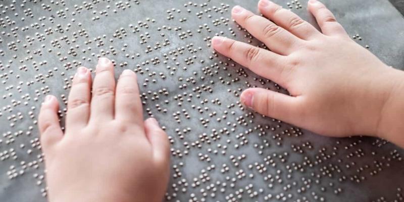 Imagen de un sistema de braille/Ayuntamiento de Pamplona Ocio e inclusión en el material educativo