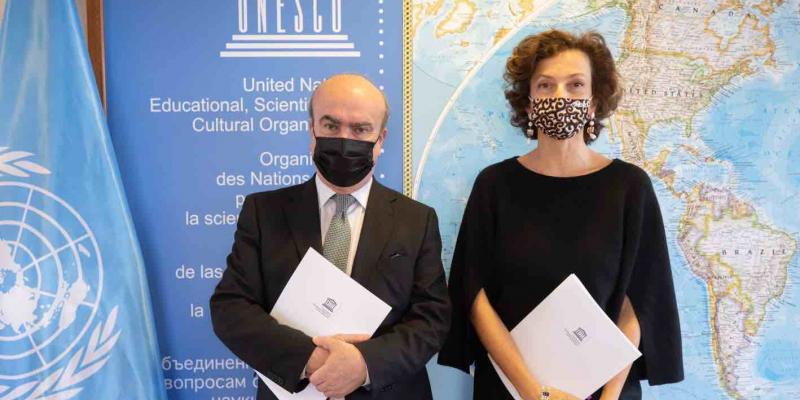 OEI y Unesco refuerzan su compromiso estratégico y global con la educación, la ciencia y la cultura OEI y Unesco, las dos organizaciones líderes de cooperación educativa, cultural y científica, refuerzan su compromiso estratégico y global con la educación, la ciencia y la cultura