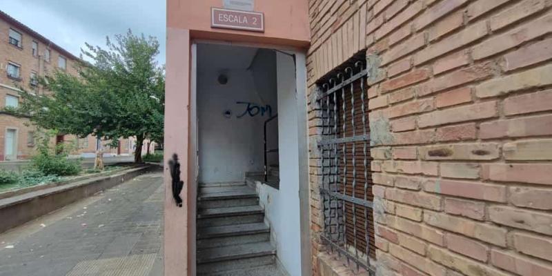 Imagen de un bloque okupado en Lleida/Diari Segre Los datos de okupación se reducen, pero son muy altos