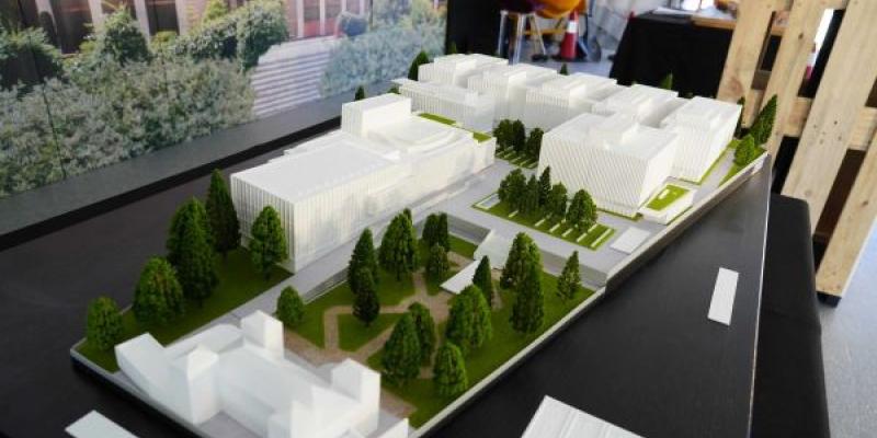 En primer plano, maqueta de la nueva sede del Grupo Social ONCE / Servimedia En primer plano, maqueta de la nueva sede del Grupo Social ONCE