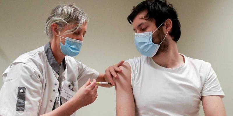 Una de las grandes incógnitas era el efecto de las vacunas en los pacientes de COVID persistente. 