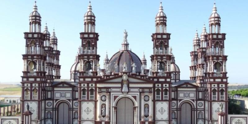 Catedral de Palmar de Troya, uno de los municipios más pobres - Foto: Ayuntamiento Palmar de Troya Catedral de Palmar de Troya