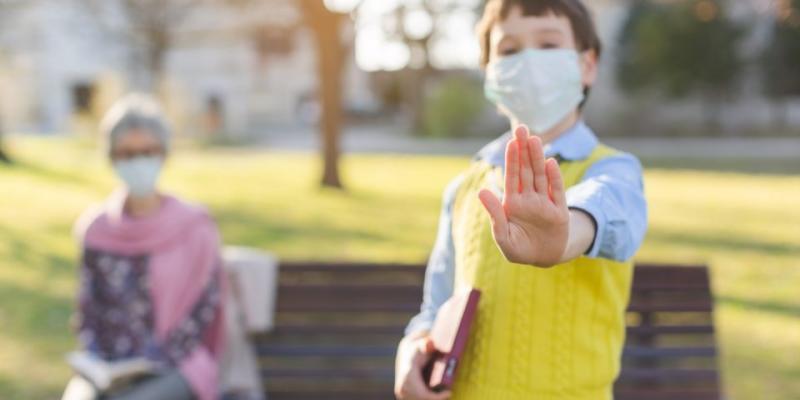 Aulas confinadas Un escolar con mascarilla | Foto: STES-i