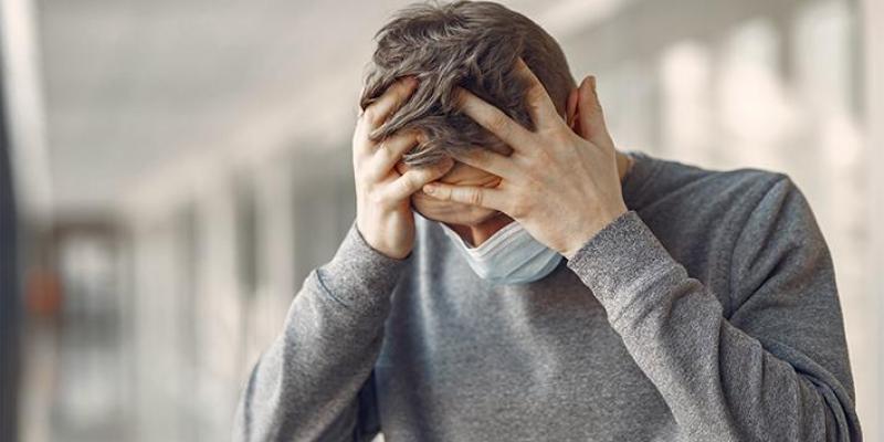 La migraña es muy molesta Persona con migraña