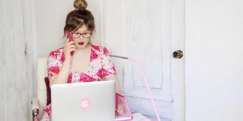 Paola Torres, consejos para un buen estado de ánimo durante el teletrabajo Paola Torres teletrabajando
