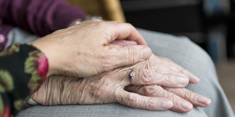 Atención a la tercera edad. Imagen de Pixabay Atención a la tercera edad