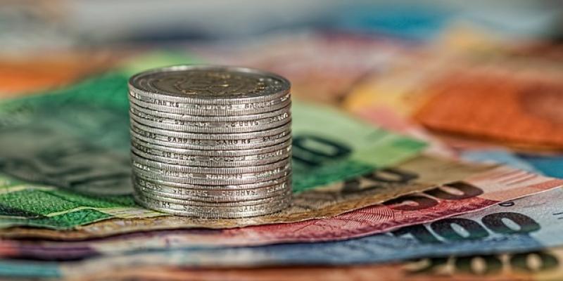 Cuándo cobrar el paro / Pixabay Billetes y monedas de euro