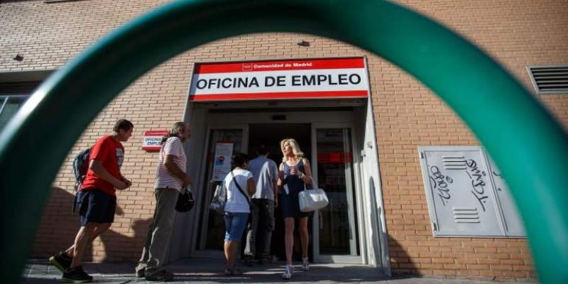 Puerta de entrada a una oficina de empleo