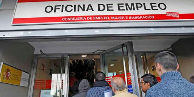 El número de parados vuelve a crecer y empeora resultados. El número de parados vuelve a crecer y empeora resultados.