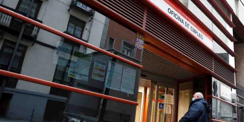 Paro / Onda Cero El paro en España se sitúa al borde de los cuatro millones de personas