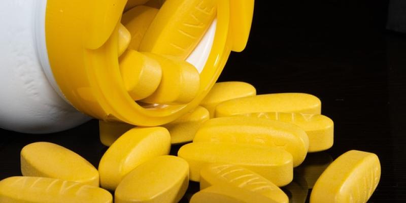 Partir medicamentos ¿sí o no? - Pixabay Medicamentos en un bote