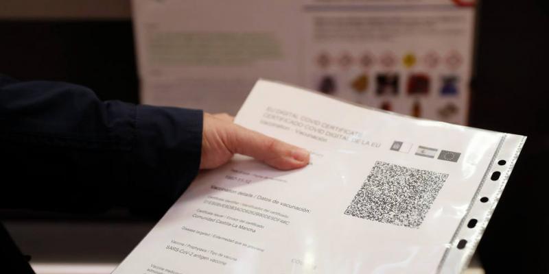 Imagen de un certificado covid/COPE La Comisión Europea recomienda dejar de utilizar el pasaporte covid