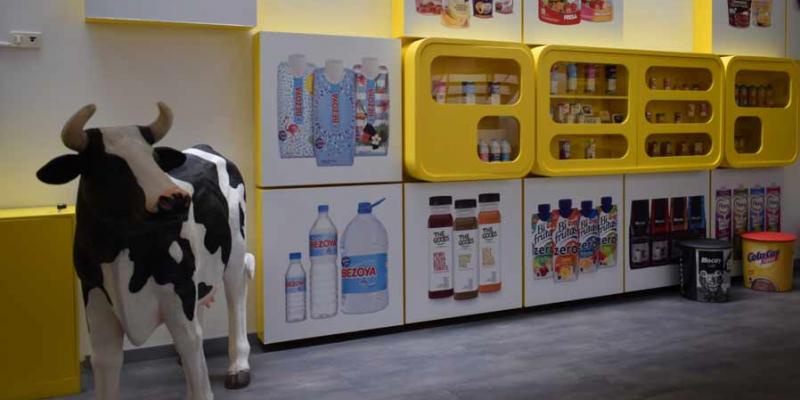 Grupo Pascual Estantería con productos de Pascual