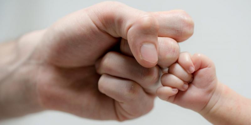 La factura de los permisos por paternidad se eleva en 2019. La factura de los permisos por paternidad se eleva en 2019.