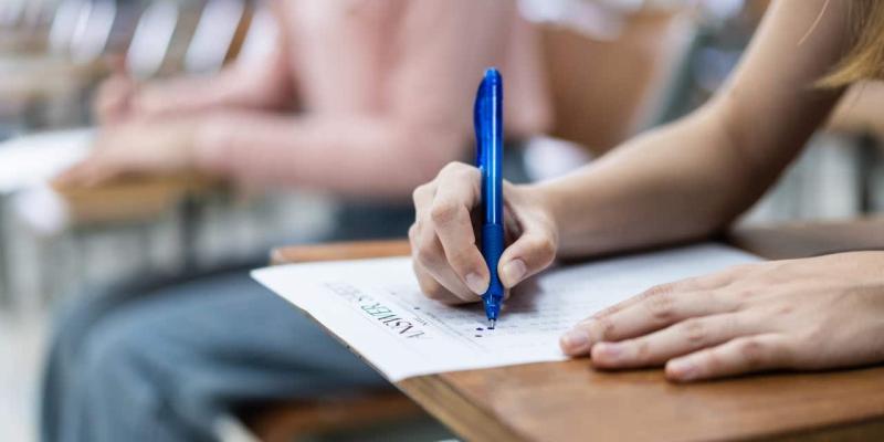 Imagen de un estudiante/La Razón Notas de la PAU 2025