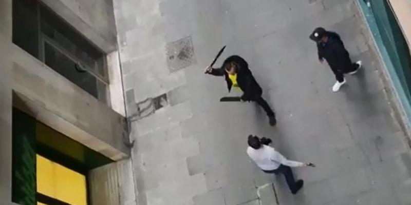 No pueden más, los vecinos de los barrios de Barcelona salen a las calles a protestar. Barcelona crimen
