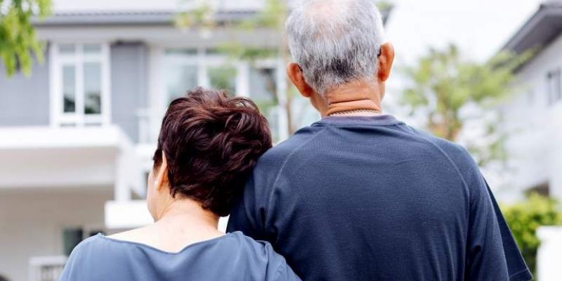 Imagen de dos personas mayores Pensiones de viudedad/El economista