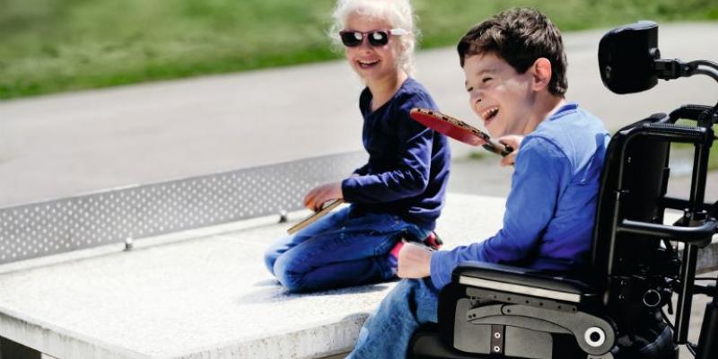 Dos niños con discapacidad / Sunrise Medical Dos niños con discapacidad