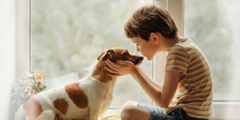 Beneficios de relacionarse con perros para los niños/as con autismo - iStock Perros y niños con autismo