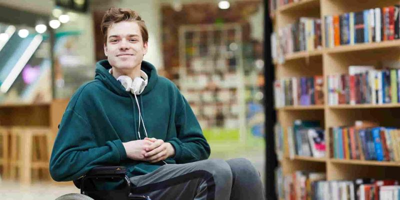 Imagen de un estudiante con discapacidad/Santander Becas de estudios para las personas con discapacidad