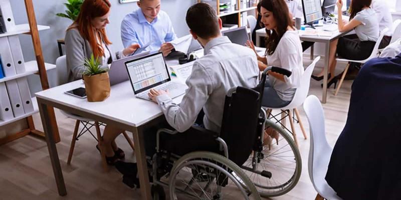 Imagen de un grupo de trabajadores/Asodispro Las personas con discapacidad aumentan su presencia laboral en las empresas