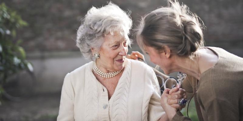 Las personas mayores y su desarrollo en la ciudad - Pexels Las personas mayores en las urbes