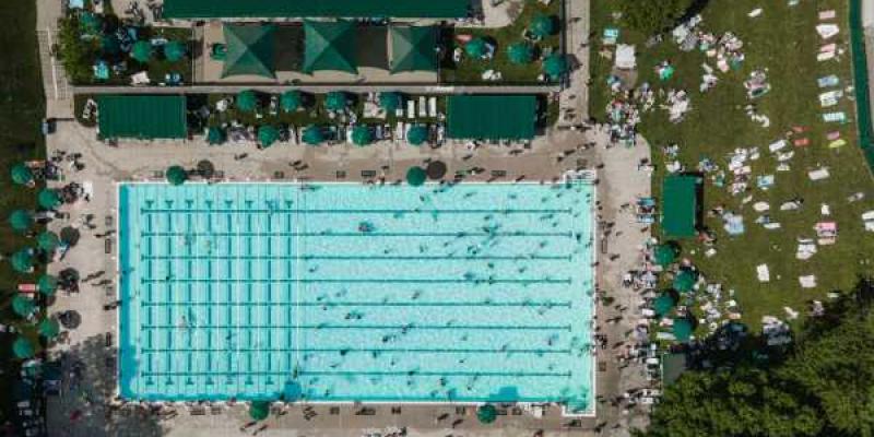 Vista aérea de una piscina local / Envato Vista aérea de una piscina local