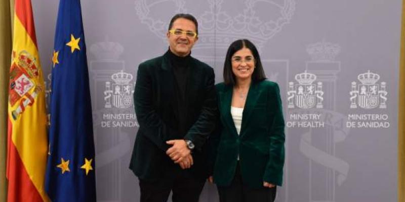 La ministra de Sanidad, Carolina Darias, y el presidente de la Federación Española de Enfermedades Raras (FEDER), Juan Carrión / Servimedia La ministra de Sanidad, Carolina Darias, y el presidente de la Federación Española de Enfermedades Raras (FEDER), Juan Carrión