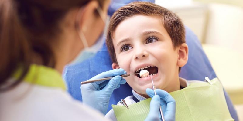 Imagen de un niño en el dentista/Comunidad de Madrid Un nuevo plan destinado a la salud bucodental de los menores