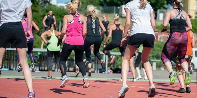 Imagen de un grupo de mujeres haciendo zumba/PlanVE Actividades deportivas en Plasencia 2024