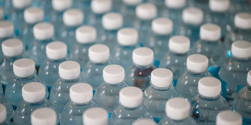 Todas las botellas de Bezoya estarán fabricadas con plástico 100 % reciclado