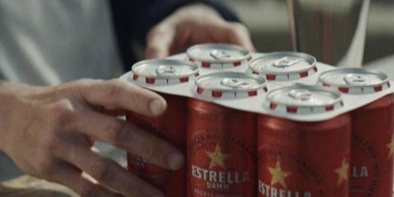 Estrella Damm se une en la lucha contra el plástico Las anillas de plástico de las latas de Estrella Damm desaparecen
