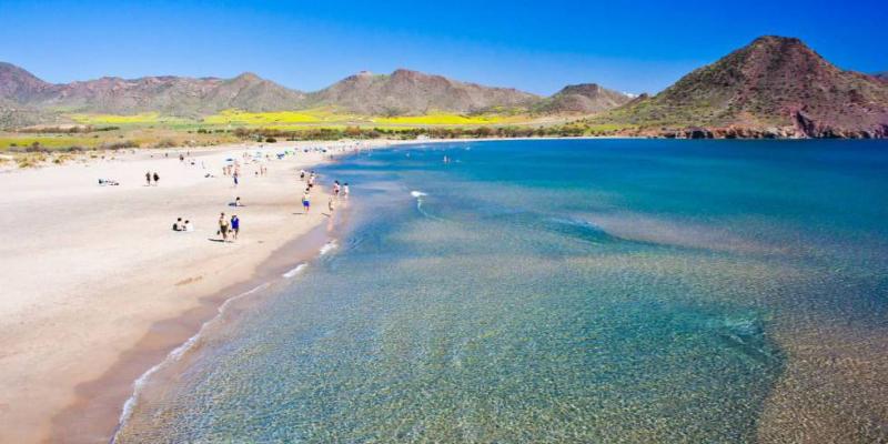 Las playas de España son las mejores, o así lo dice nuestra posición líder en el número de banderas azules. playa