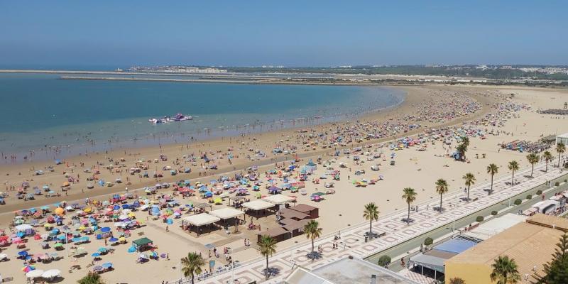 Las playas de El Puerto de Santa María se preparan para el verano de cara al desconfinamiento. Varias playas andaluzas comienzan a prepararse para el verano de cara al desconfinamiento.
